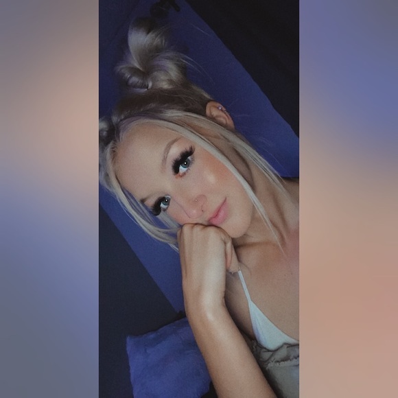 Meet your Posher, Amber - Picture 2 of 2